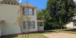 Charming 2BR Duplex in Greenville Gallery 1