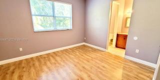 1005 NE 42nd Pl Gallery 10