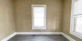 For Rent: 722 S Hackley St: 2 Bedroom 2 Bathroom Home! W/D Hookups! Enclosed Front Porch! Gallery 8