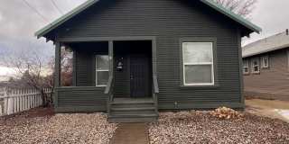 2 Bedroom, 1 Bathroom Home - Located near Downtown Gallery 1