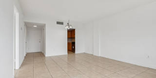 Grand Island Square - 3 Miles to Aventura Mall Gallery 17