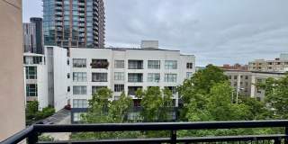 Modern Downtown Seattle Studio Gallery 9
