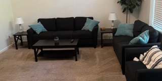 LARGE 3 BEDROOM TOWNHOME Gallery 8