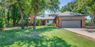 Massive 4BD/3BTH and 2 Car garage Home! Minutes from I-35 Gallery 4