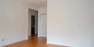 North Lincoln Square - 2 Bed / 1 Bath - In Unit Laundry Gallery 5