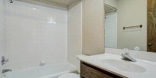 Beautiful Two-Story 3bed/3bath Townhome Available in Westside Norman!! Gallery 31