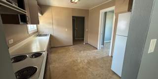 3 bedroom house close to shopping. Gallery 5