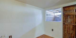 PRICE REDUCTION!!! ALL UTILITIES INCLUDED!! Gallery 17