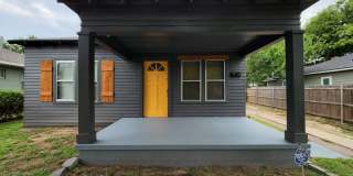 1946 Northwest 15th StreetMain House Gallery 33