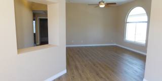 GORGEOUS SINGLE STORY WITH MANY UPGRADES*3 BEDROOMS*SPARKLING POOL AND SPA! Gallery 23