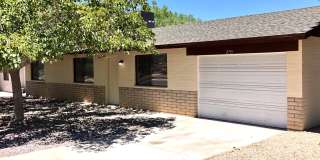 Cute 3 Bedroom Home near Hualapai Mt. School. Gallery 1