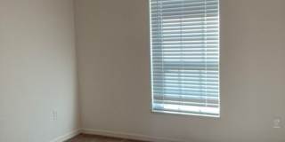 Like New 3/2/2 house with a screened in porch. Gallery 21