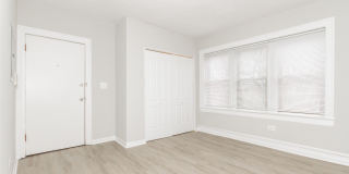 2724 W Rosemont Avenue Gallery 3
