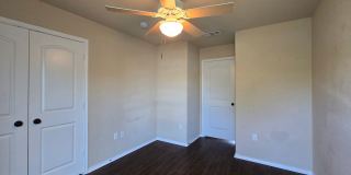 3/2.5/2 Duplex / Easy Access to Highways, Shopping, Restaurants, & Entertainment / Large Fenced in Yard / CISD Gallery 17