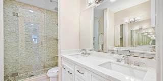 150 NE 6th Avenue Gallery 28