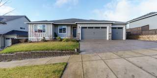 Charming 3-Bedroom, with Office and 2 Bath Single Level Home in Desirable Green Mountain Estates Camas Neighborhood Gallery 1