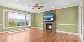 Luxury East Medford Home with 4 Bedrooms, 2 Bonus Rooms & Dual Living Areas Gallery 10