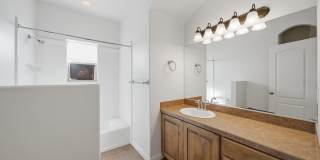 Pet Friendly 4 Bedroom Home! Gallery 23