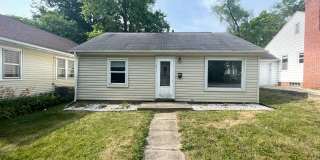 3 bedroom, 1 bathroom and detached garage! Gallery 1