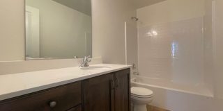Desert Bluff 4 Bed Home! Gallery 12
