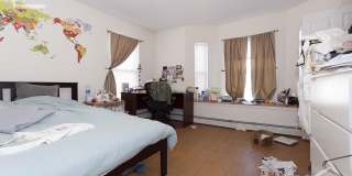 Two and a half bedroom available for 9/1 with in unit laundry Gallery 1