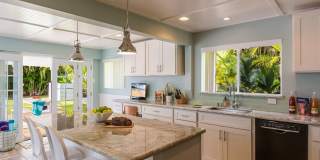 Historic Home+guest cottage in Kahala near the Beach w/Pool & AC: Ho'okipa Villa Gallery 7