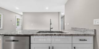 Modern Finishes & Hardwood Floors – 4BR Columbus Gem Gallery 16