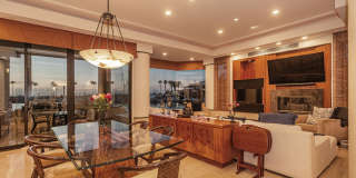 Exquisite Waterfront Gem. Gallery 5