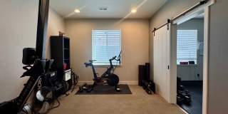 LUXURY 4 Bedroom home in NORTHGATE with Mountain Views Gallery 45