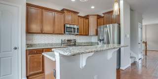 Lovely Townhome with 2 Car Garage Lovely Townhome with 2 Car Garage Gallery 12