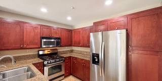 SD: Bright 2BD/2.5BA Townhome in Point Loma with Fireplace, Private Balcony & Tandem Garage Gallery 3