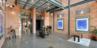 5225 Maple Avenue Gallery 27