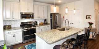 4-Level Furnished townhome! Gallery 7