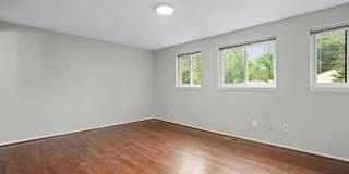 Welcome to Jackson Oak! This stunning 3-level townhome is now available for rent and offers the perfect blend of modern luxury and comfortable living. Gallery 16