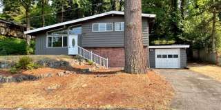 Charming 4 Bed 2 Bath Tri-level in Eastgate, Bellevue Gallery 1