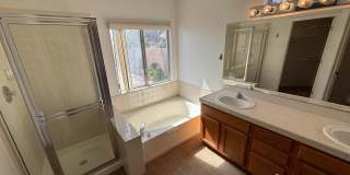 Gorgeous 3Bed/2.5Bath, 2-Story home located in Summerlin Gallery 23