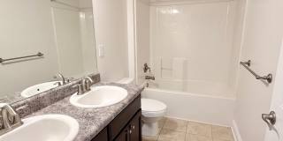 Spacious 4-Bedroom Home - Great Location Gallery 15