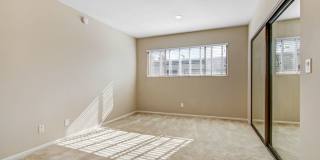 Spacious & Bright 3BR Condo with Bonus Room, Secured Parking & Hollywood History! Gallery 17