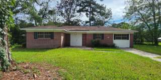 *Available Now* 3 bedroom 1.5 house with open floor plan. Gallery 1