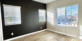 3 Bedroom 2.5 Bathroom Townhome - Pet Friendly. Gallery 7