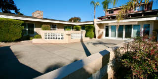 Mid-Century Modern 3Br 2Ba on 1/2ac with View! Gallery 1