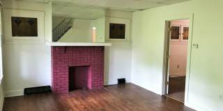 LARGE, RECENTLY UPDATED HOME AVAILABLE FOR AUGUST! Gallery 1