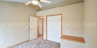 2-Bedroom, 2.5-Bath Urbandale Townhome with 2-Car Garage & Deck Gallery 13