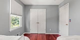 7 Linden Avenue Gallery 23