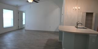 Large 4 bedroom home awaits your arrival! Gallery 12