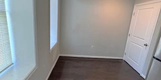 2402 Lakeview Avenue - 3 Gallery 8