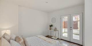 Columbia Heights 2BR 2BA w/Parking & Private Patio Garden Gallery 17