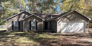 THE PERFECT 3 BEDROOM 2 BATHROOMS RANCH HOME FOR YOUR FAMILY! Gallery 1