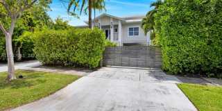 1076 NE Little River Dr Gallery 35