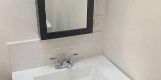 Newly Renovated 4BED 1.5BTH / Stainless Steel Appliances & Washer/Dryer Hookup! Gallery 6
